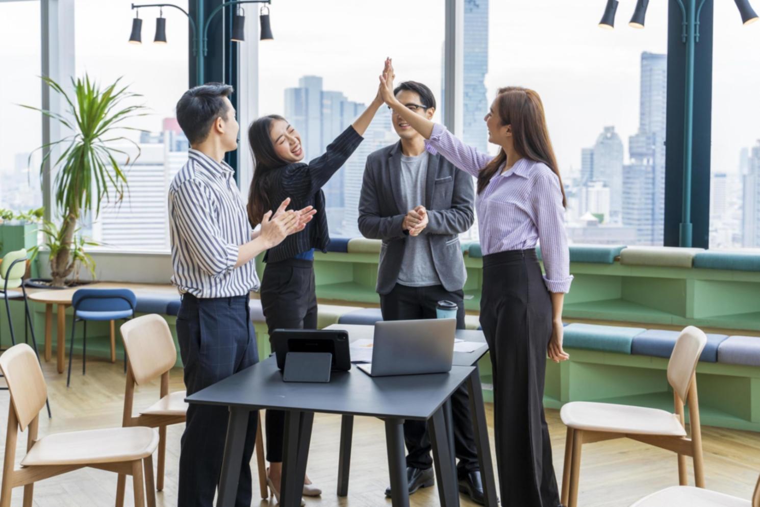 Echipa noastră pregătită să vă ghideze în călătoria de învățare